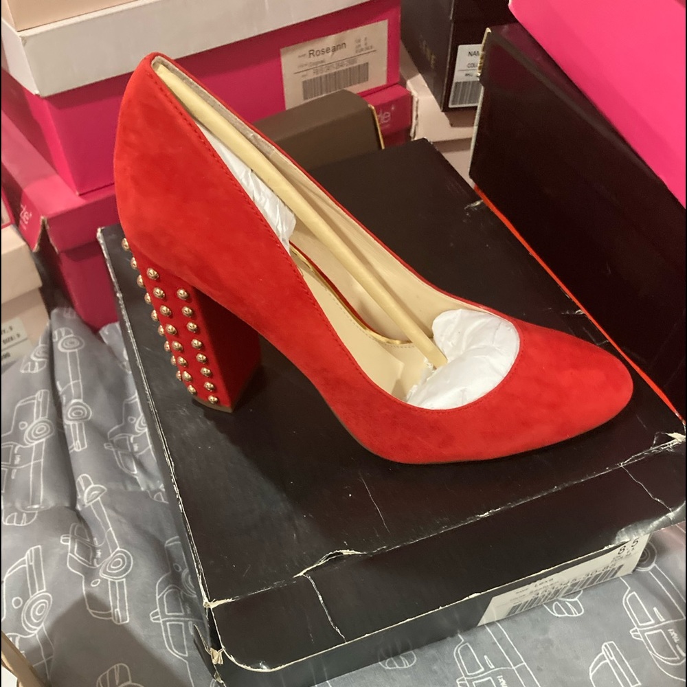 Red Pumps